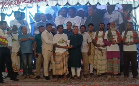থানার বাইরে বিএনপির অস্ত্রধারীদের টহলের দাবি নাসীরুদ্দীন পাটওয়ারীর