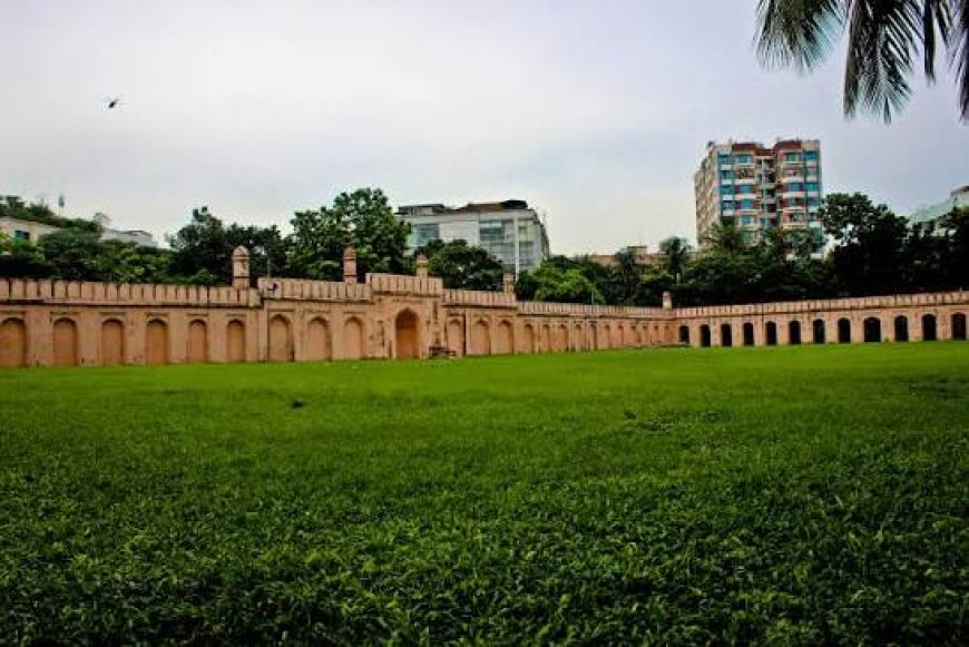 কক্সবাজার চাঁদের গাড়ি উল্টে নিহত ১, আহত ১৩ পর্যটক
