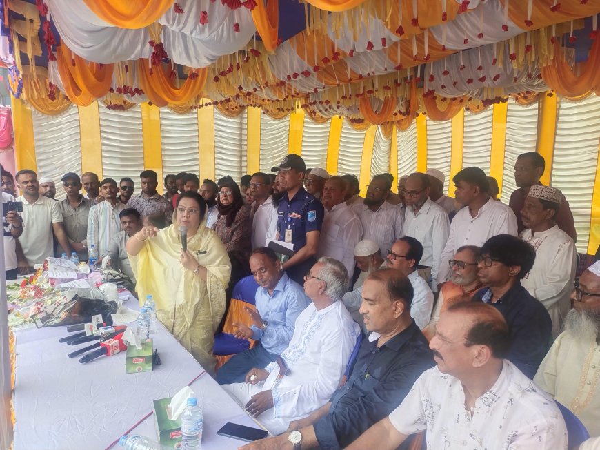 জাতীয় সংগীত বাজতেই ছবি তোলা থামালেন অভিনেত্রী, নেটিজেনদের মুগ্ধতা